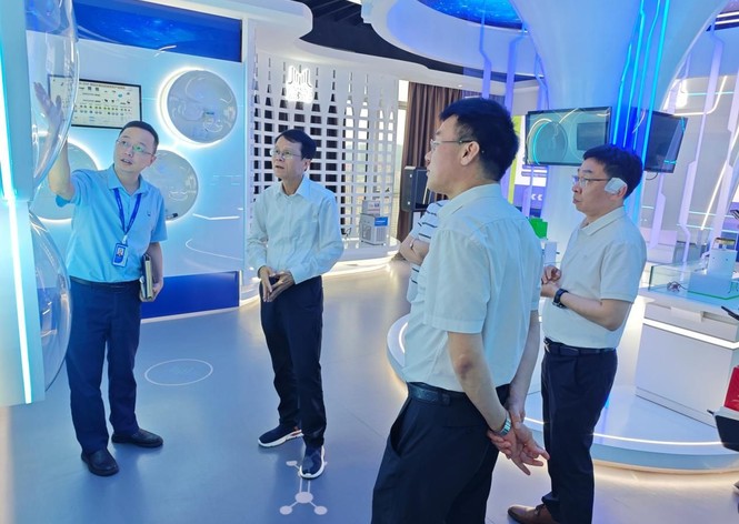 數智賦能 綠動鷺島 | 廈門市政協黨組副書記、副主席黃曉舟一行蒞臨金名節能走訪調研